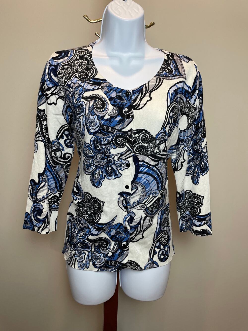 White House Black Market Cardigan Size L White Blue Scroll Floral